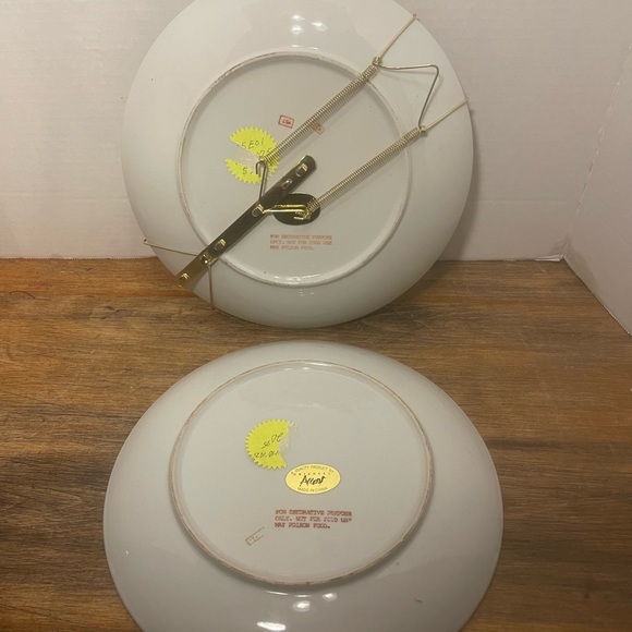 2 Vintage Oriental Accent Decorative Plates  Blue, Gold, Floral, 10" - Picture 2 of 4